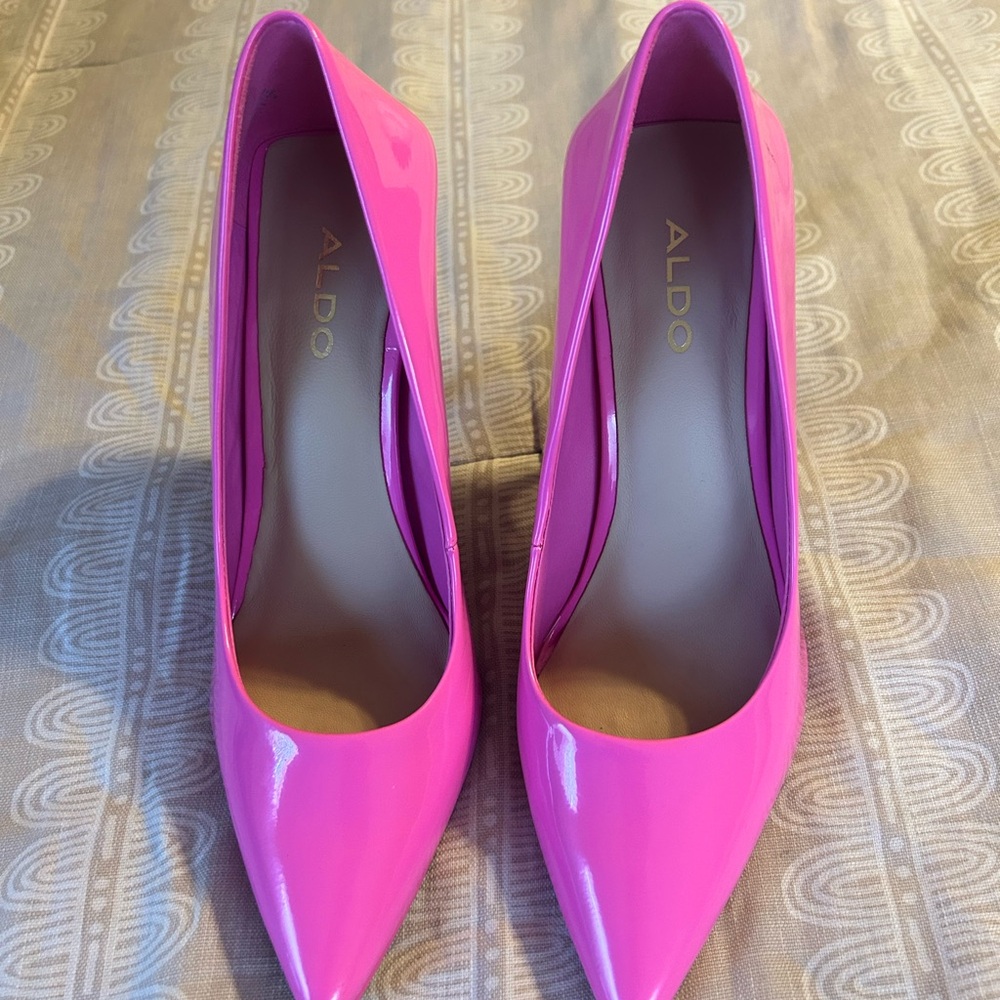 Lightly used Aldo size 5 pink shoes